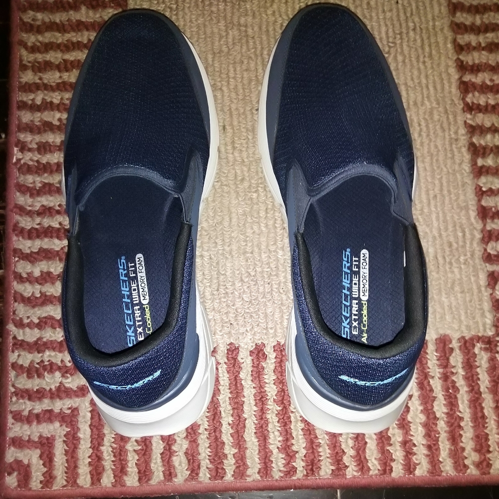 Brand name fabric canvas sneakers